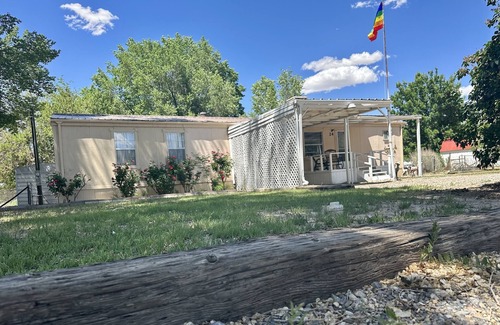 Kirtland House | Comfy country home for the whole family with private patio and BBQ.