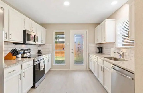 Garland House | Comfy & Cozy 4 Bedroom Retreat