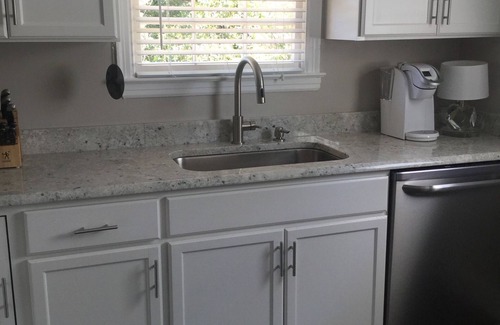 Roswell House | Comfy Cozy Bright Home in Heart of Roswell~Walk to Canton St~Pet Friendly!