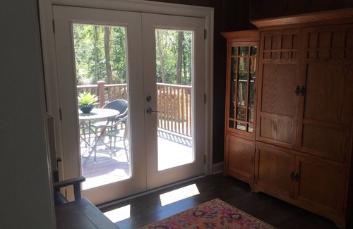 Roswell House | Comfy Cozy Bright Home in Heart of Roswell~Walk to Canton St~Pet Friendly!