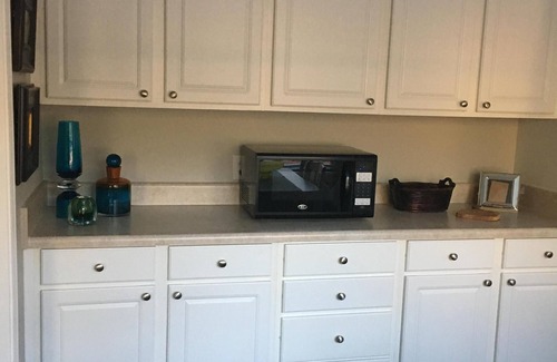 Roswell House | Comfy, Cozy, Bright home in heart of Roswell-Walk to Canton St.-Pet Friendly!
