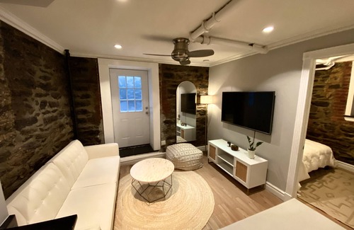 Tudor City Apartment | Comfy, Cozy, Chic and Central Manhattan Apartment