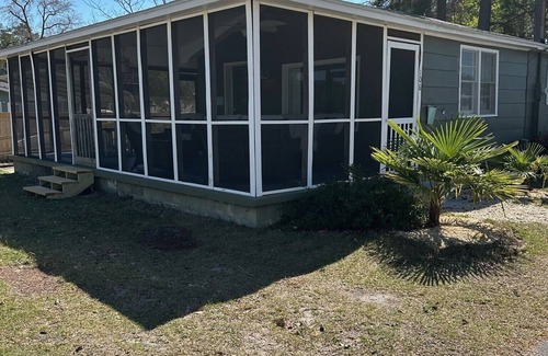 White Lake Cottage | Comfy cozy cottage at White Lake