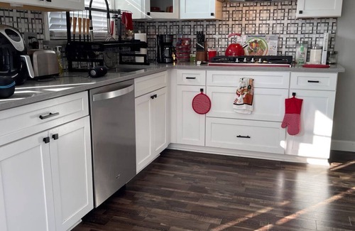 Ypsilanti House | Comfy, Cozy & heartwarming dwelling for up to 4.