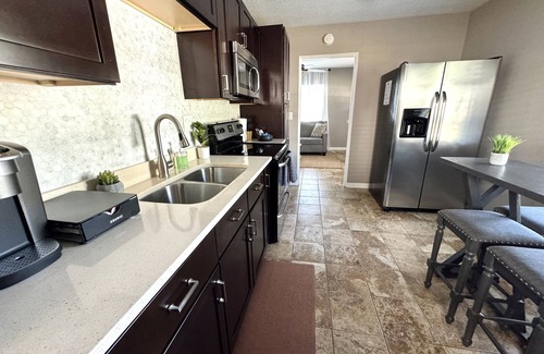 Riverside Apartment | Comfy cozy in trendy Riverside!