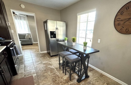 Riverside Apartment | Comfy cozy in trendy Riverside!