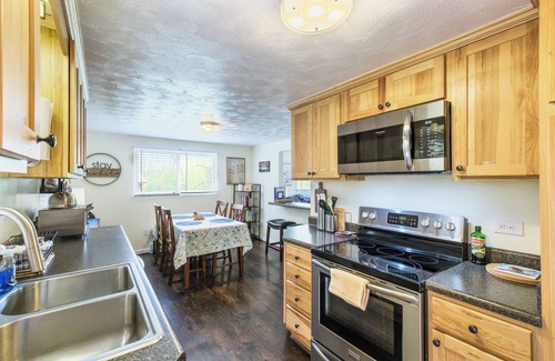 Eagle Rock House | Comfy Creekside Getaway in Eagle Rock, VA on Craig Creek, near the James River