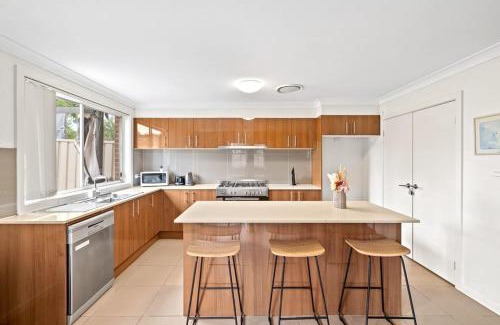 Panania House | Comfy Double Room in Panania - Nearby Stations & Shops - Shared Bathroom
