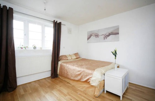 Leyton Bed & Breakfast | Comfy Double Room Near the Underground