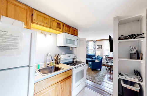 Castine Condo | Comfy Downtown Getaway w/Full Kitchen - Close to the Beach