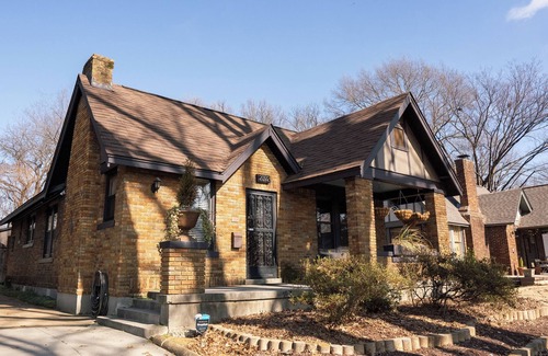 Vollintine-Evergreen House | Comfy Eclectic Midtown Home-Near Zoo, Rhodes College and Great Attractions