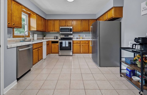 Millard House | Comfy Family & Kid Friendly Home - Near I-80 w/Pool Table & Outdoor Patio