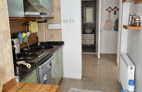 Karsiyaka Apartment | Comfy flat in vibrant Karşıyaka/Aksoy: Work & Relaxation