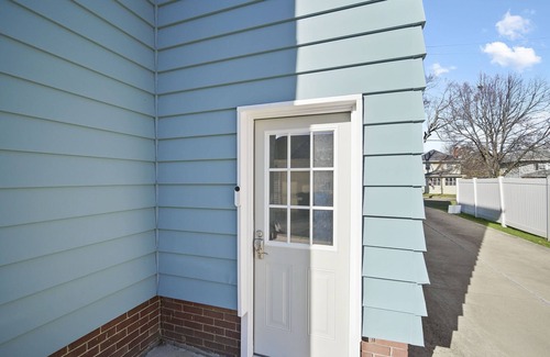Jackson House | Comfy Flat with Old World Charm in the city