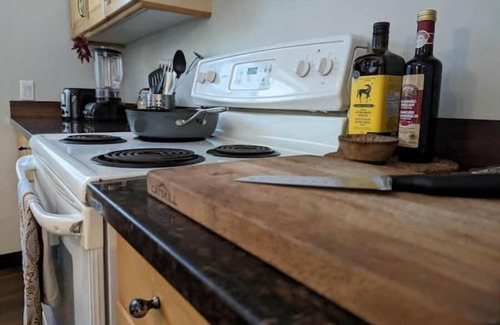 Salmo House | Comfy forest home (3 BDR) Kootenay Keep