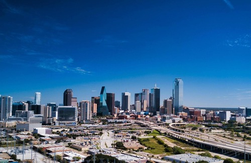 Cedar Crest House | Comfy hidden retreat 4.3 mi to downtown, DAL, DFW