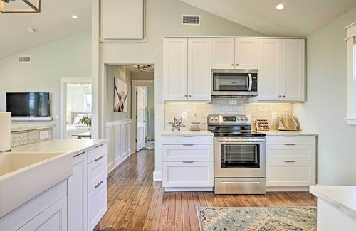Fredericksburg Cottage | Comfy Hill Country Haven w/Private Hot Tub!