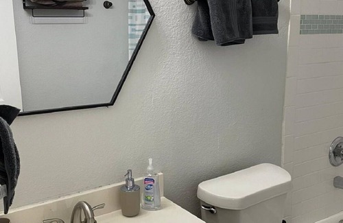 South Arlington House | Comfy home ~ AT&T Proximate & Arlington's Entertainment Hotspots.