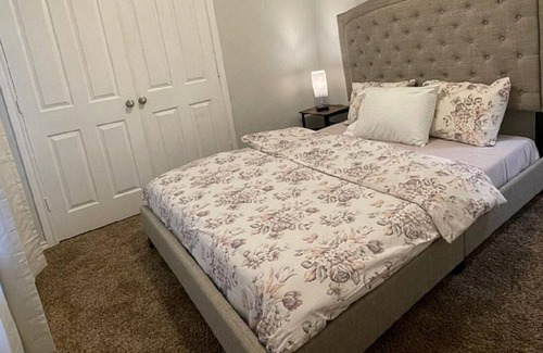 South Arlington House | Comfy home ~ AT&T Proximate & Arlington's Entertainment Hotspots.