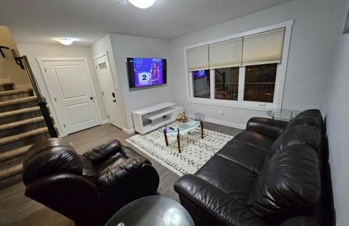 Regina Villa | Comfy Home in Harbour Landing - Regina