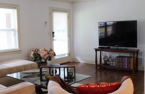 Fairview Shores House | Comfy Home in Winter Park, can accommodate up 6 guests!