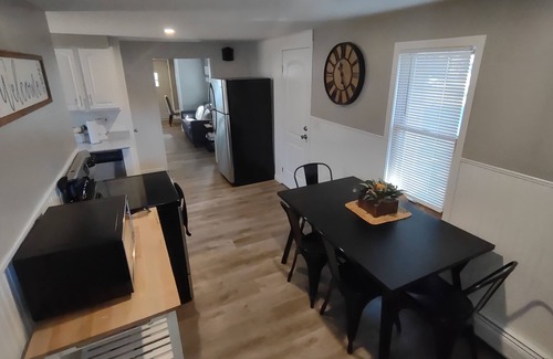 North Tonawanda House | Comfy home located between Buffalo and Niagara Falls