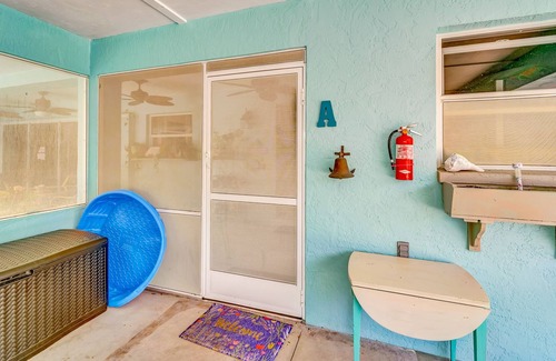 Grove City House | Comfy home near beach with WiFi, W/D, AC, pool, grill, & ping-pong - dogs OK