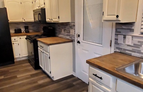 East Hill House | Comfy home near Downtown, Beaches and Shopping