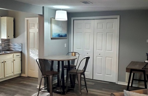 East Hill House | Comfy home near Downtown, Beaches and Shopping