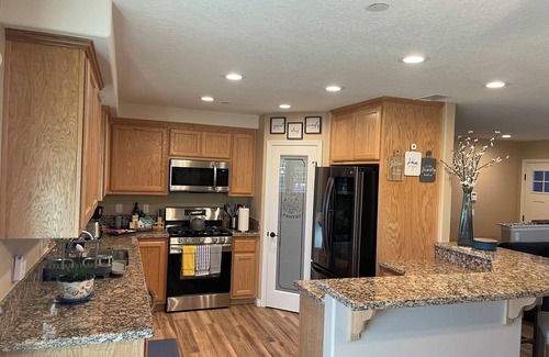 Apple Valley House | Comfy Home/Travel Nurse/Work/Long Stays/Vacation Stays.