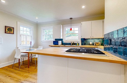 South Delridge House | Comfy home with full kitchen, TV, & board games - close to park & attractions