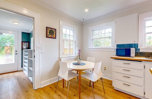 South Delridge House | Comfy home with full kitchen, TV, & board games - close to park & attractions