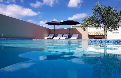 Seru Mahuma Cabin | Comfy Hotel Room at Island House Curacao close to Curacao International Airport.
