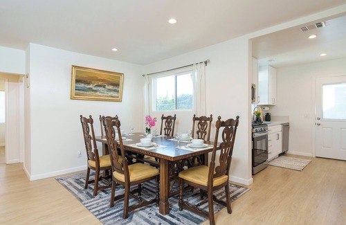 Crescenta Highlands House | Comfy House in Glendale
