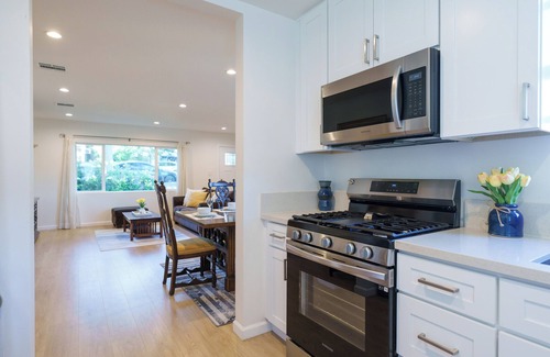 Crescenta Highlands House | Comfy House in Glendale