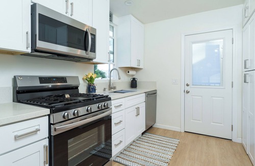 Crescenta Highlands House | Comfy House in Glendale