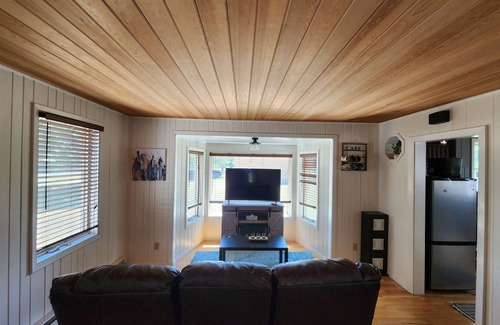 Menahga House | Comfy House near Lake Access