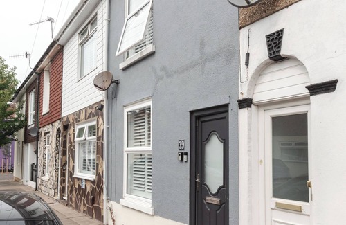 Buckland House | Comfy HousenSuitable for families