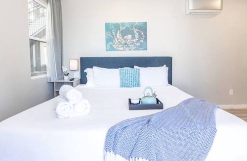 Mission Hills House | Comfy King Bed Studio 💎 WiFi+Parking+Walk to All
