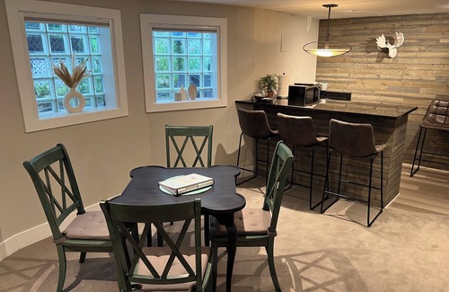 Ravenswood Apartment | Comfy Lincoln Square guest apartment