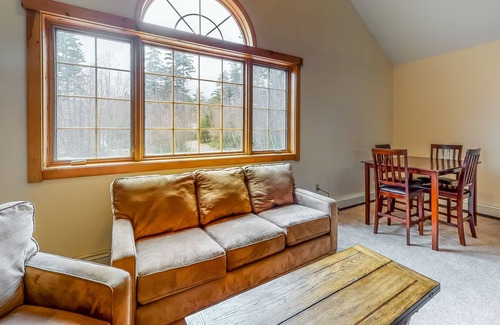 Waitsfield Apartment | Comfy lodge style apartment w/ a loft, free WiFi, and full sized kitchen!