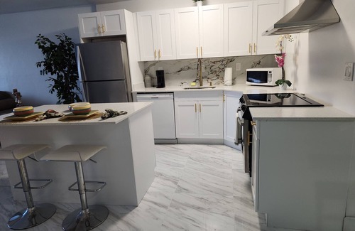 Plantation Condo | Comfy, lovely and relaxing apt. in Plantation.