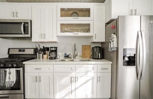 Woodlands House | Comfy Modern Big Bear Cabin