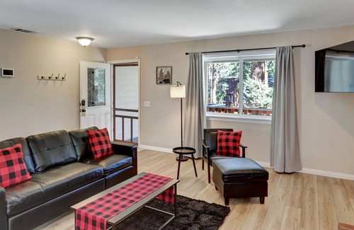 Wrightwood House | Comfy, Modern Mt. Home hosted by Lisa's Lodging