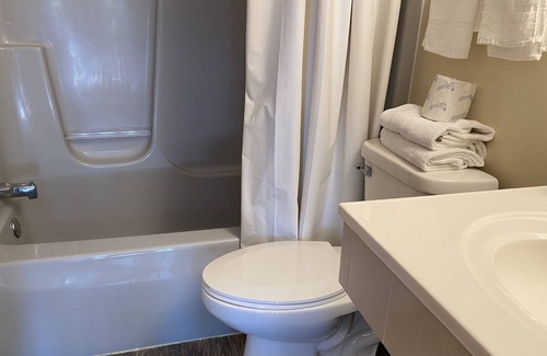 Lake Delton Hotel | Comfy Motel Room Block for Groups