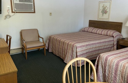 Lake Delton Hotel | Comfy Motel Room Block for Groups