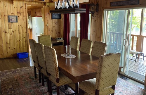Lake of Bays Cottage | Comfy Muskoka cottage on a quiet bay for year round fun and relaxation