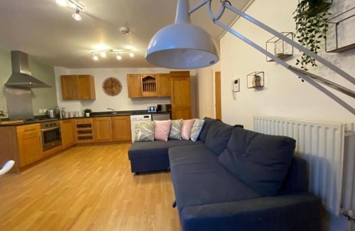 Darley Abbey Apartment | Comfy Nest Blue Apartment near City Centre in Derby