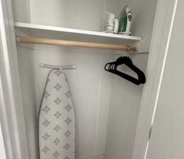 Harrison Apartment | Comfy NJ 2BR Close to Airport, Dream Mall & NYC
