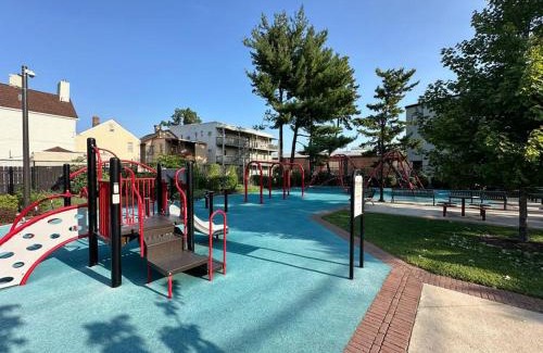 Harrison Apartment | Comfy NJ 2BR Close to Airport, Dream Mall & NYC